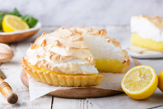 make Lemon Meringue Pie with Whipped Cream Dispenser